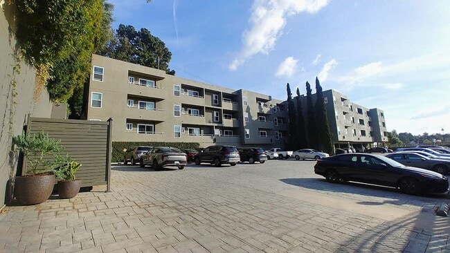 Building Photo - Carmel Heights Apts