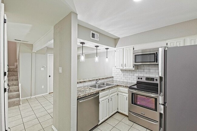 Building Photo - 889 Dublin Dr Unit D