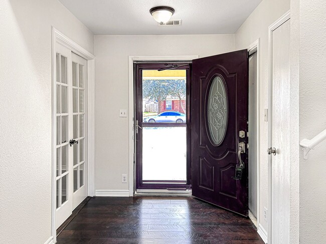 Photo - Spacious 4-Bedroom Converse Home with Loft, Flex Room, and Included Appliances