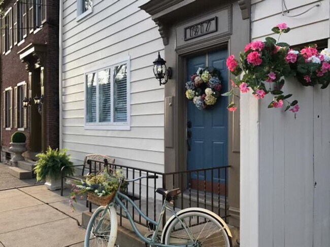 Photo - 1917 Mary St