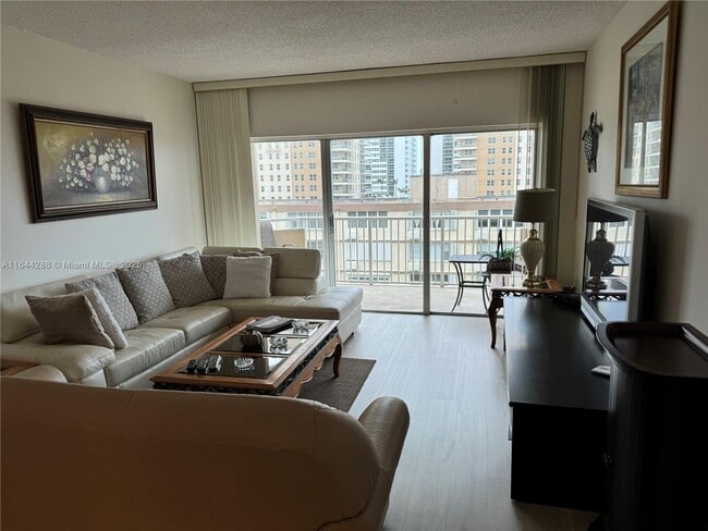 Photo - 1950 S Ocean Dr Unidad 4D