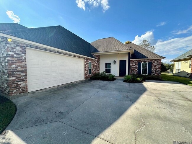 Photo - 10723 Hillbrook Ave