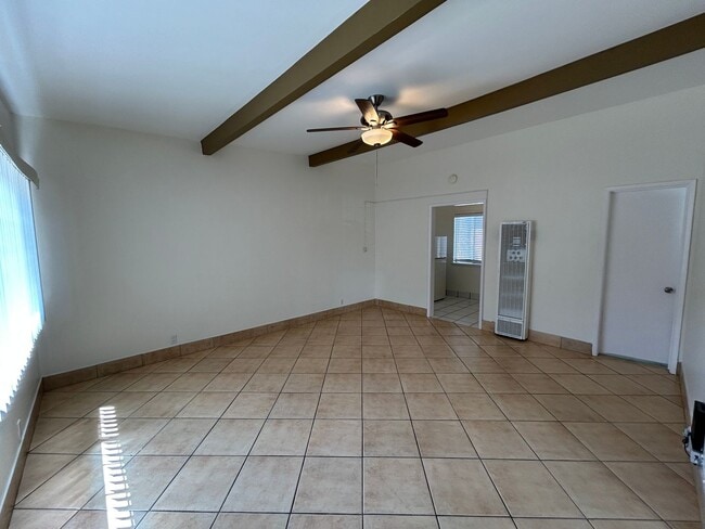 Photo - 4442 E 7th St Unidad 2