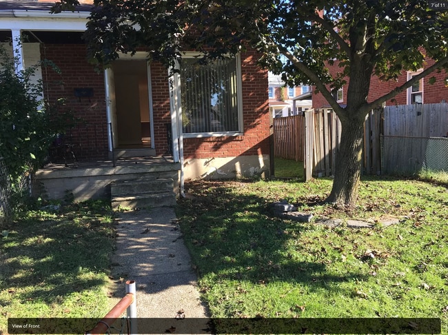 Building Photo - 3 Bedroom, 1 Bath Townhome