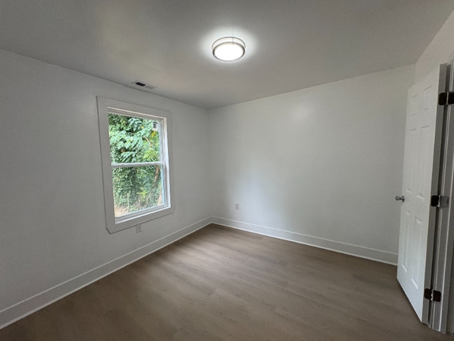 Photo - 625-627 Gressett St Unidad 625