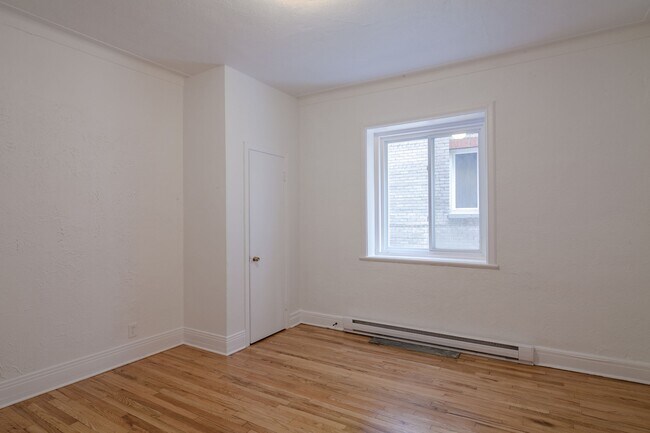 Photo - 4890 Queen Mary Road Unité 10