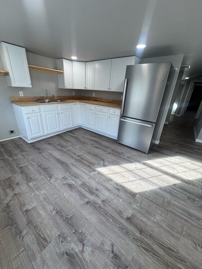 Photo - 445 N Biesecker Rd Unit 445