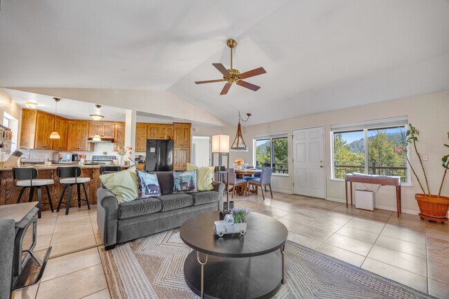 Photo - 323 Bodmer Ln