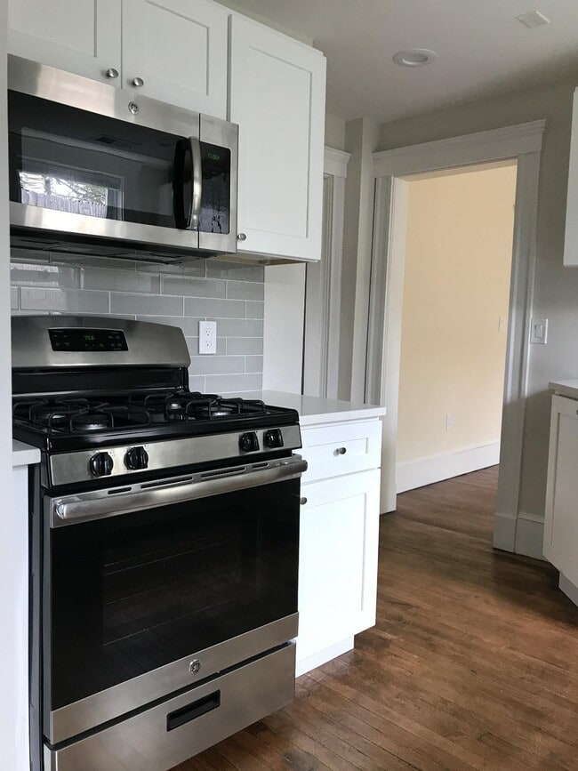 Building Photo - 55 Iffley Rd Unit 2
