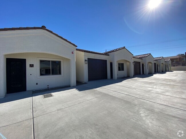 Building Photo - 1 Bedroom Condo w/Garage