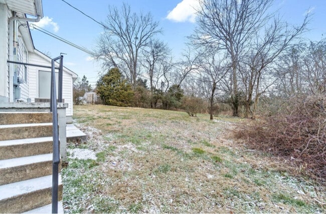 Photo - 106 Darnell Pl Unit 2