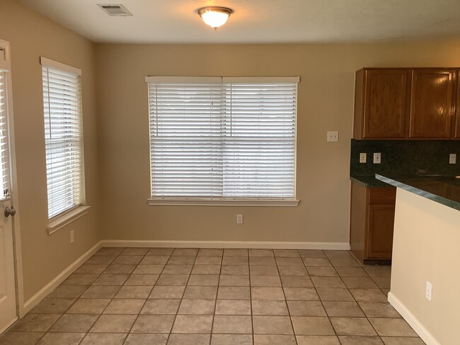 Photo - 1423 Hunter Green Ln