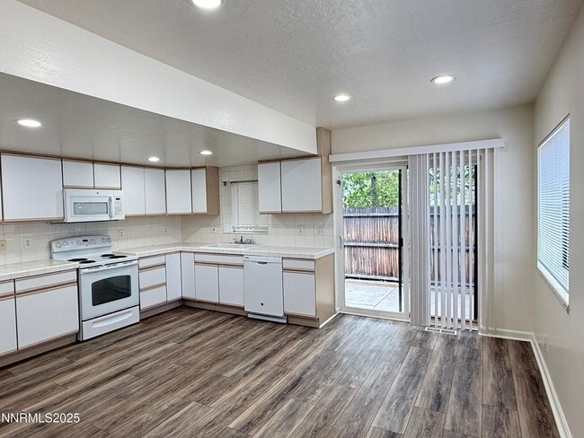Building Photo - 506 E Taylor St Rental