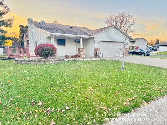 Photo - 13500 Lynn Ave