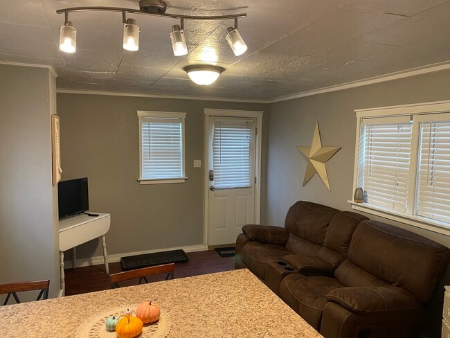 Photo - 744 E Oregon St