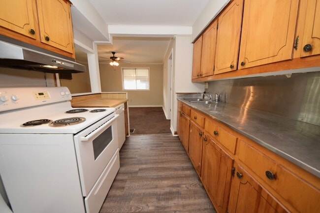 Photo - 4 Bedroom, 2 Bathrooms Near UOM and Highland