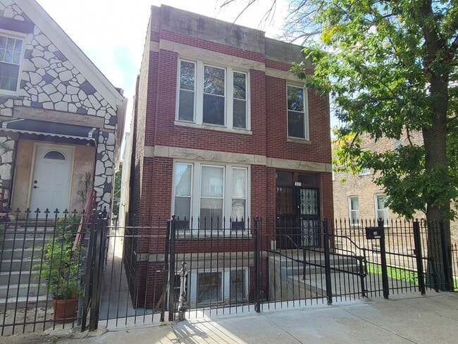 Building Photo - 827 W 33rd Pl Unit 4 Rental