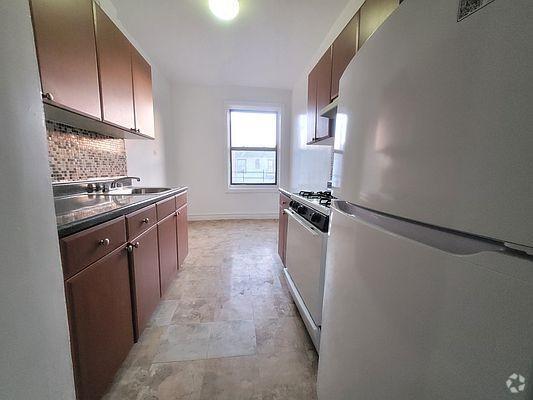 Building Photo - 1 bedroom in BRONX NY 10462 Unit 720 Rental