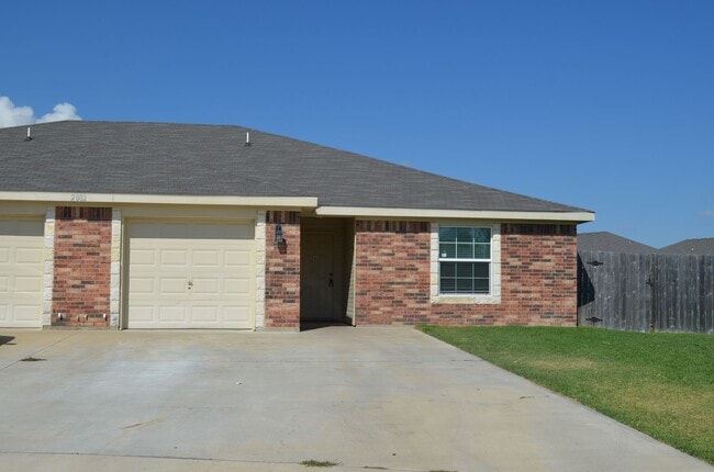 Building Photo - 2002Tru Unit A-STILL OCCUPIED BY RESIDENT