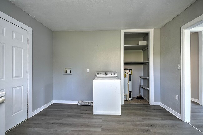 Photo - 304 N Hardin St