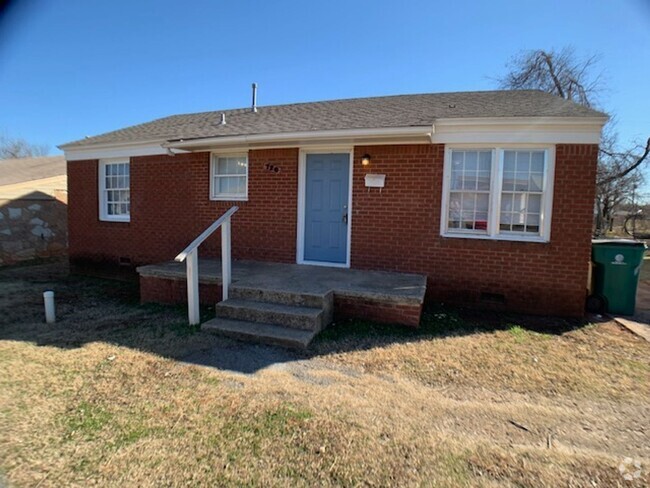 Building Photo - 3 Bed Home