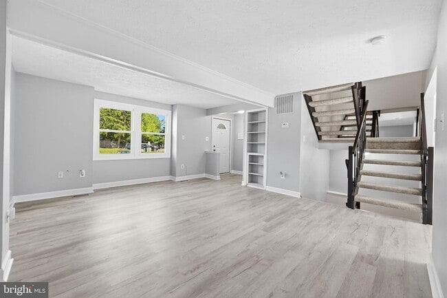 Photo - 142 Fairfield Dr