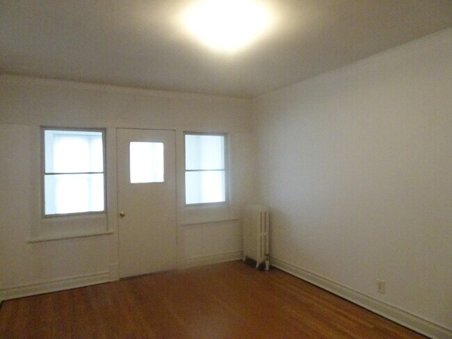 Photo - 4423 W Irving Park Rd