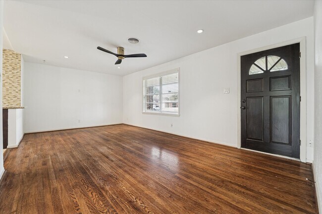 Photo - 4913 Nina Lee Ln