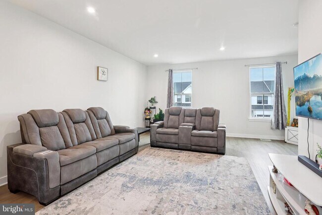 Photo - 47 Rosemary Wy