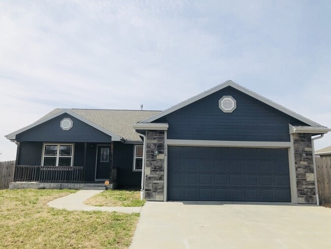 Building Photo - Beautiful Home Great Location