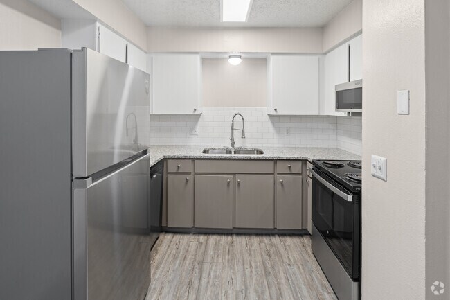 2x1BGS - 2BR, 1BA - 806SF - Kitchen