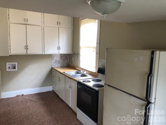 Photo - 656 E Sharpe St