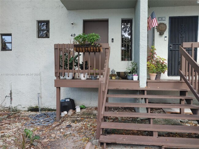 Photo - 1901 NW S River Dr