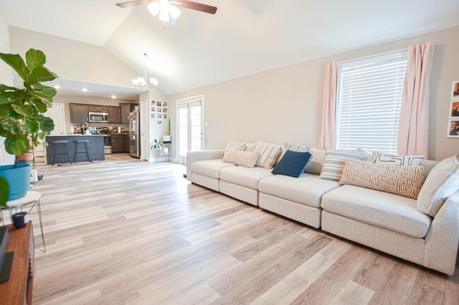 Photo - Pet Friendly Three Bedroom!