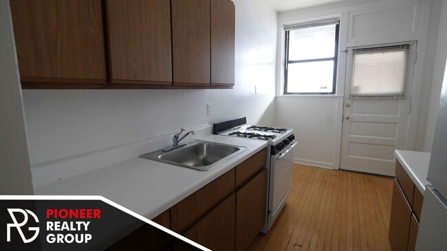 Photo - 813 W Waveland Ave Unit 825-S2