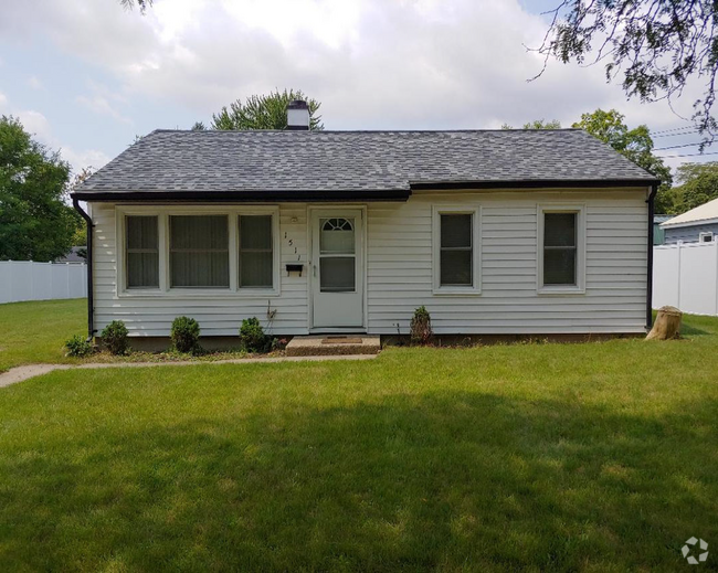 Front Yard and House - 1511 Cooper St Rental