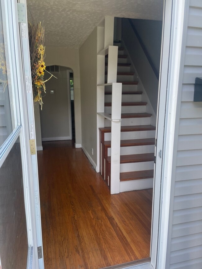 Photo - 622 Harris Plz