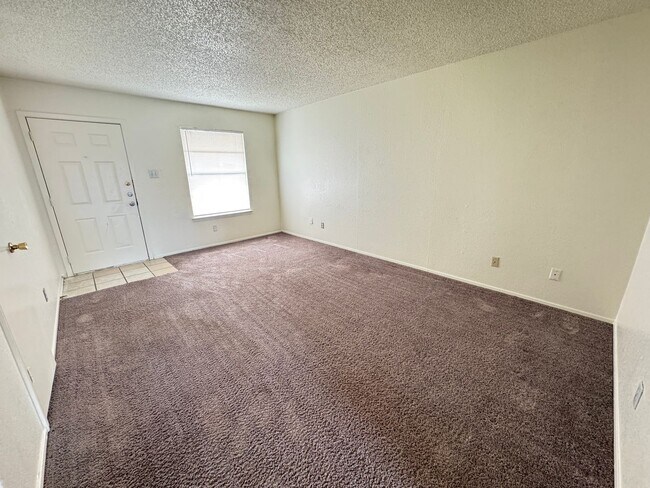 Photo - 1106 Eastside Dr Unit B