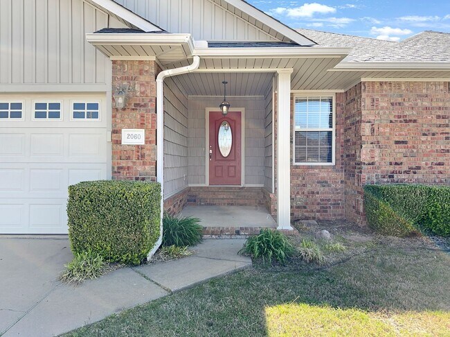 Photo - * Move-In Special * Gorgeous 3 Bedroom 2 B...