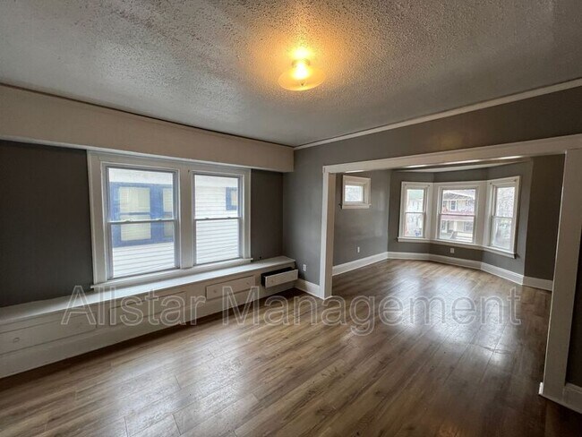 Photo - 10006 Lamontier Ave Unidad Up