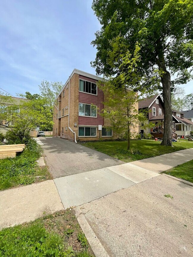 Photo - 913 Dewey Ave