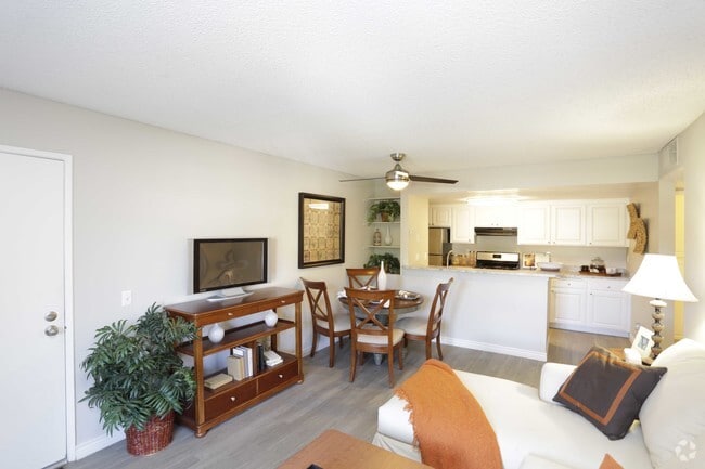 1BR, 1BA - 650SF