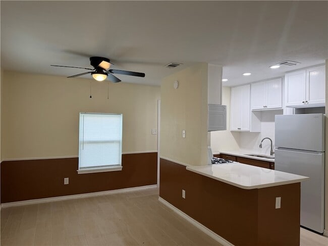 Photo - 306 W 23rd St