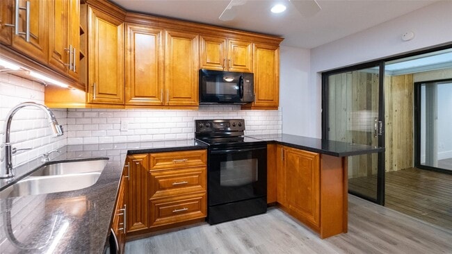 Photo - 9069 SW 22nd St