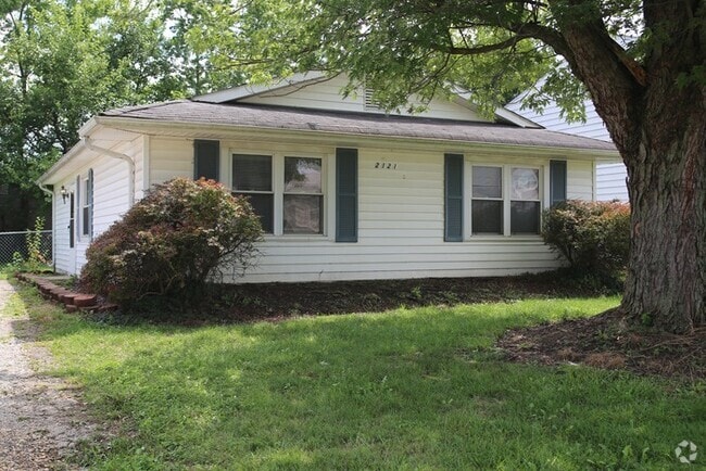 Building Photo - 2121 Poplar St Rental