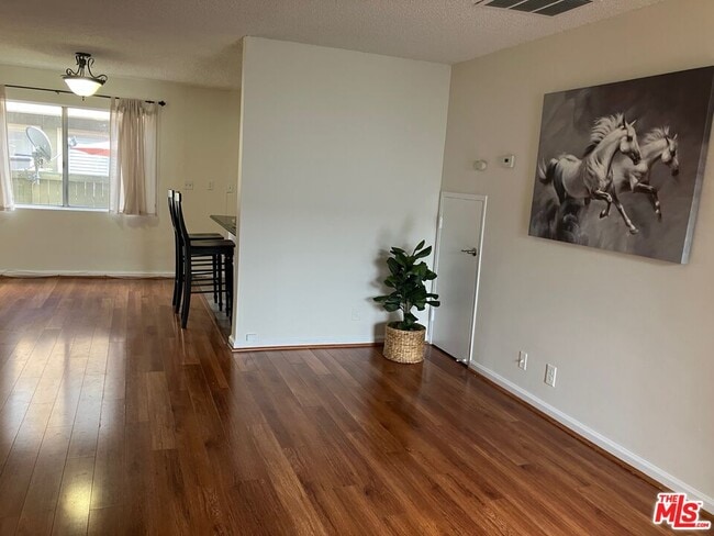 Photo - 20258 Cohasset St Unit 4