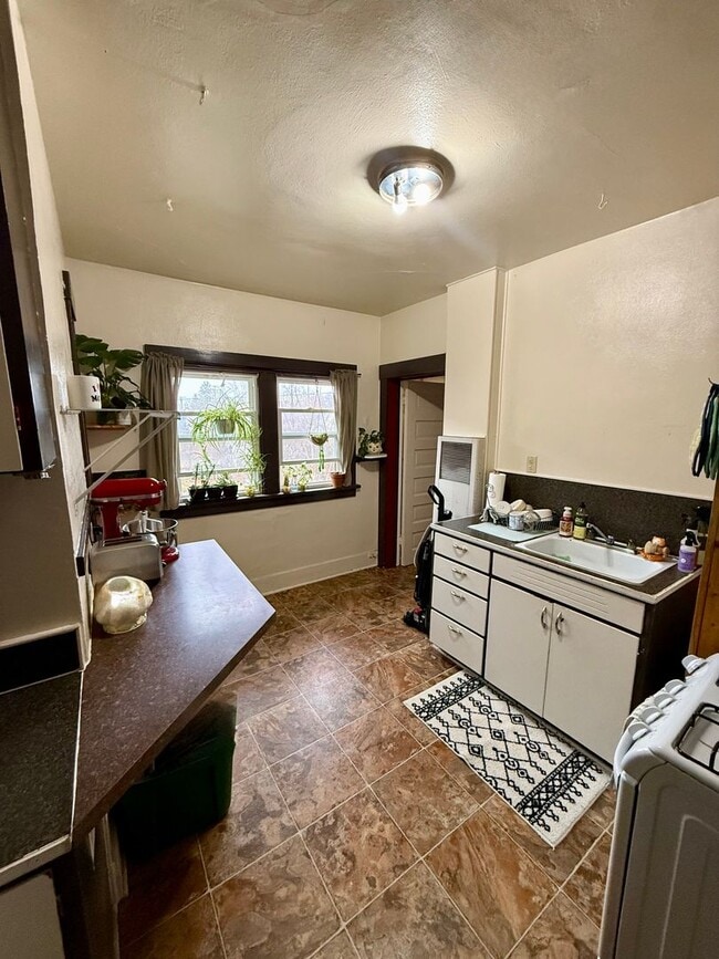 Photo - 612 S 4th St W Unidad #1/2