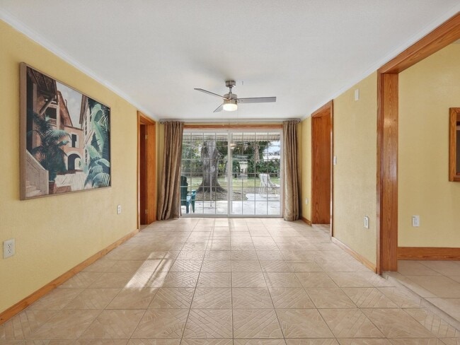 Photo - 1353 Canterbury Rd N