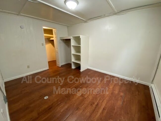 566 1/2 N. 9th St.