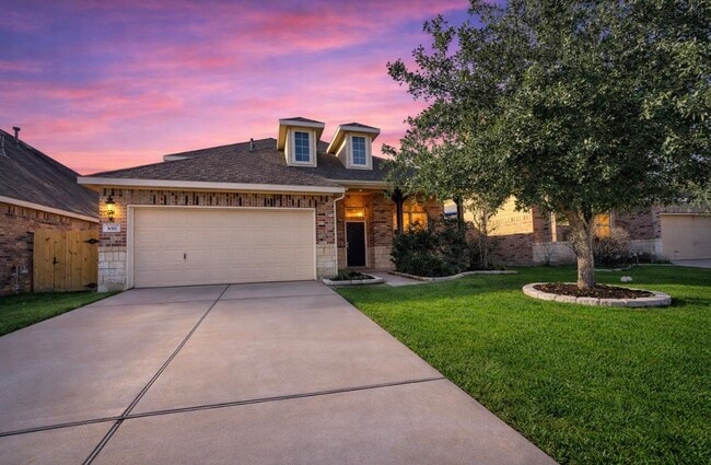 Building Photo - 8311 Bay Oaks Dr